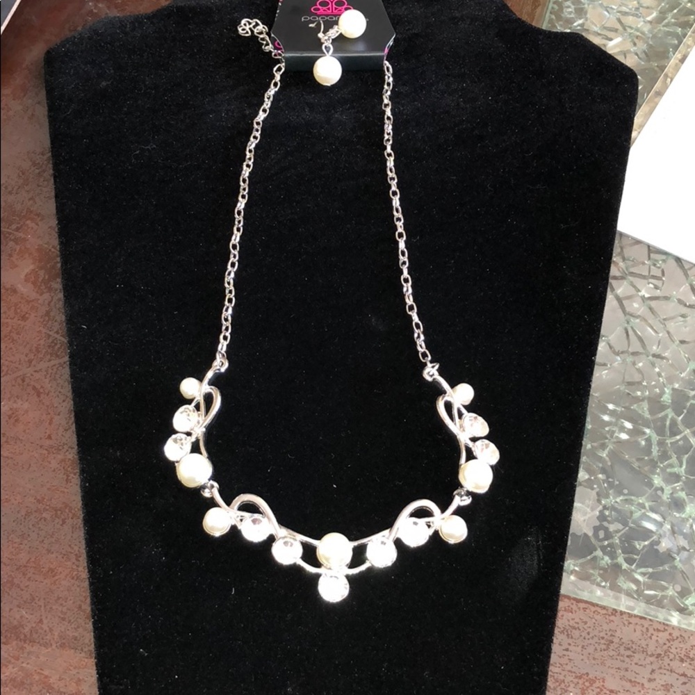 Silver w/ white pearls necklace w/ earrings